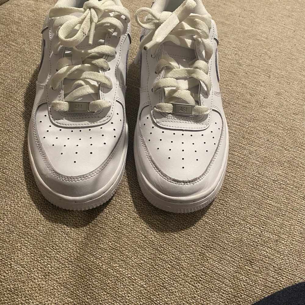 Nike Boys Air Force 1, size 5.5Y - Picture 6 of 13